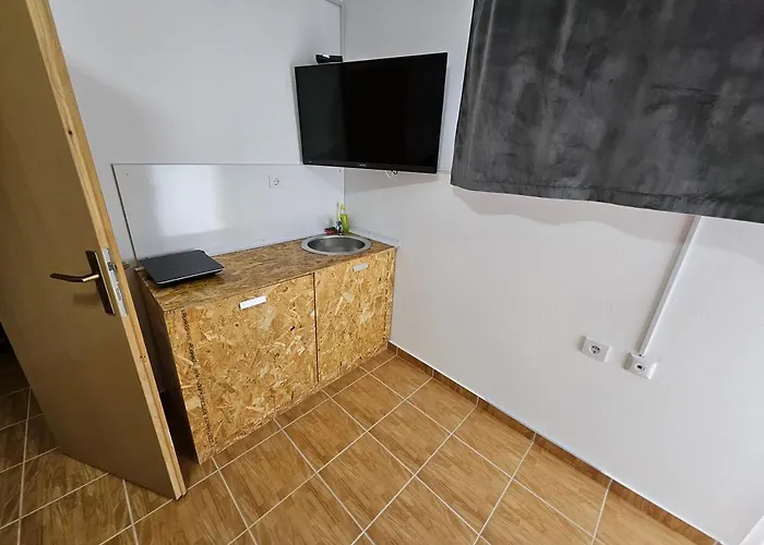 Budget Apartment Lelo Centar 5